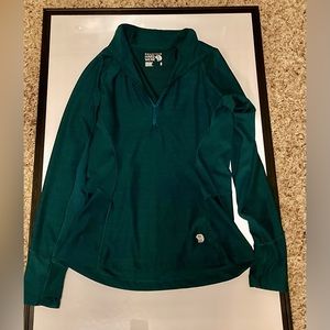 Women’s Mountain Hardware long sleeve top. Small
